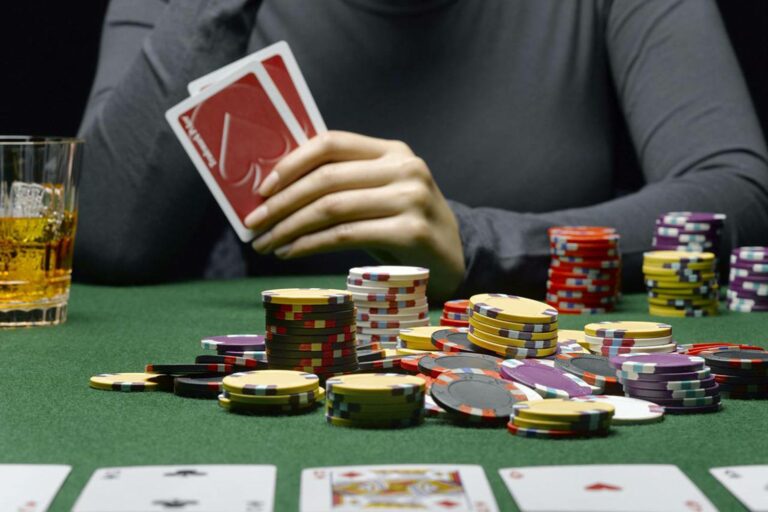 Bắt bài đối thủ trong Poker