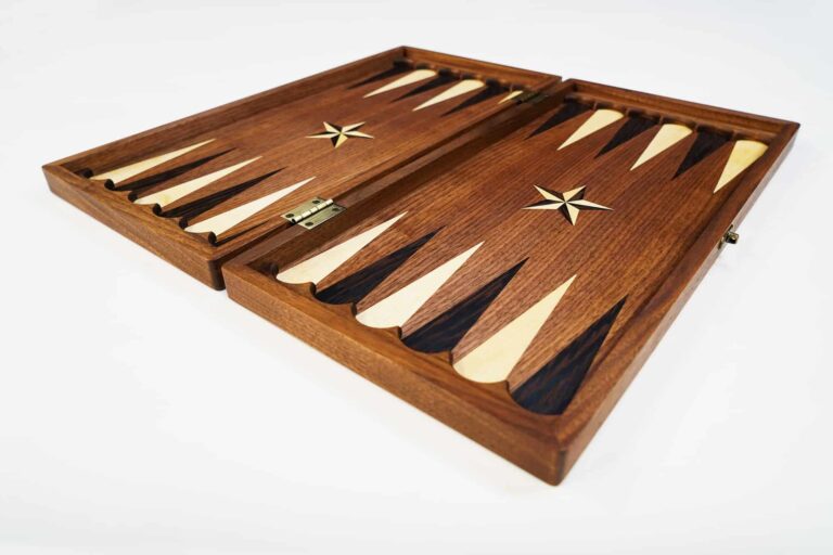 chơi Backgammon